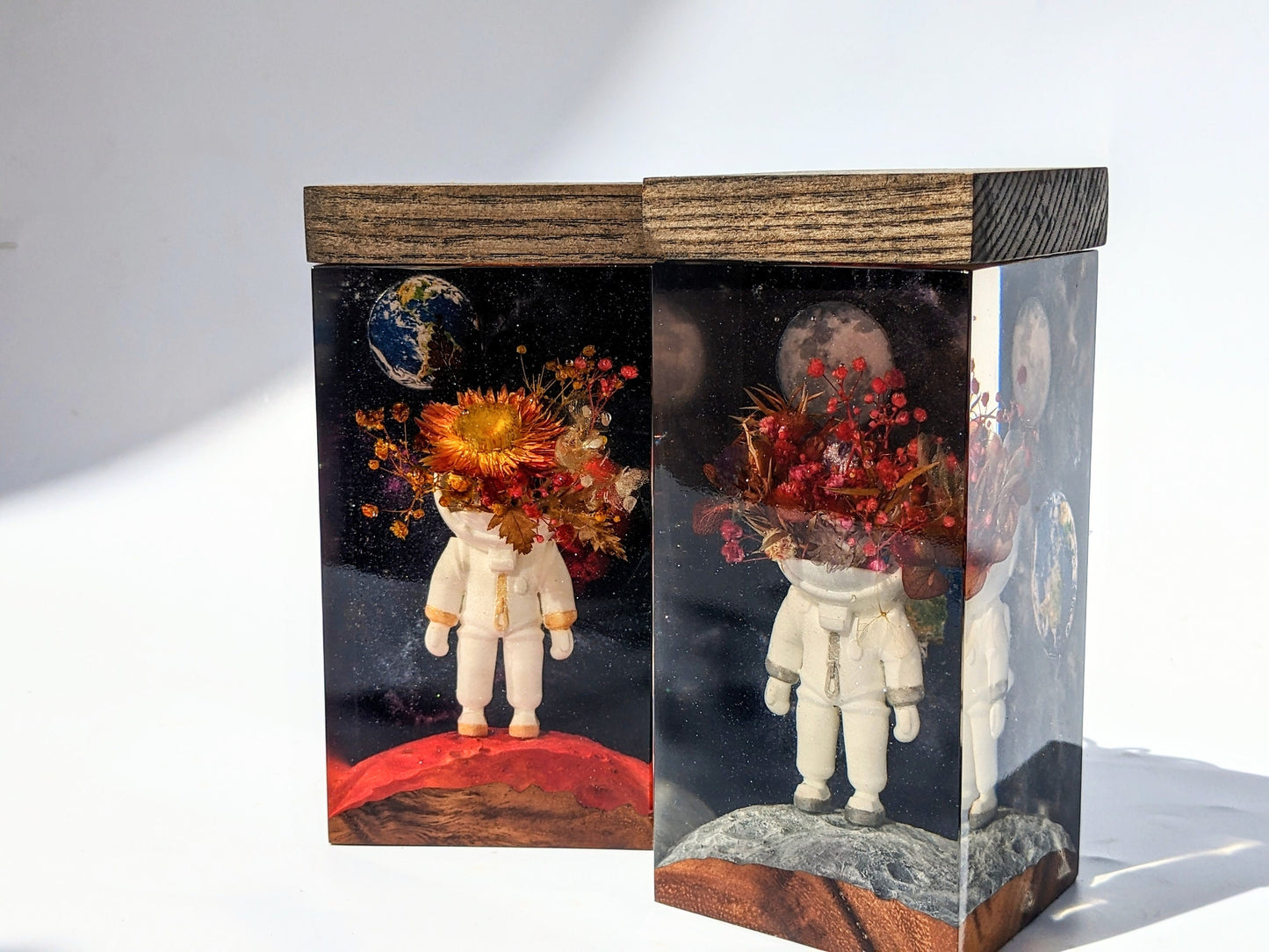 Astronout Resin Lamp