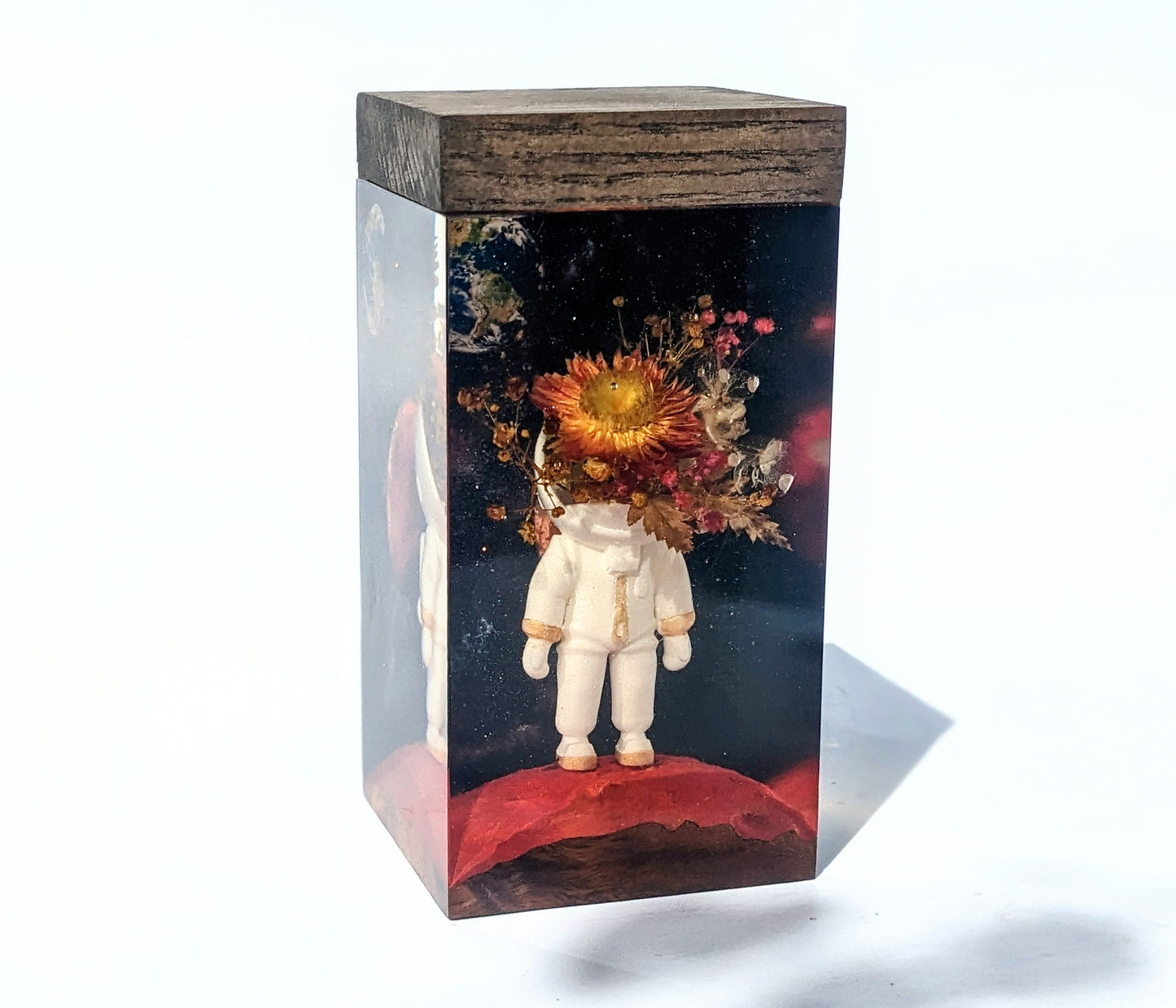 Astronout Resin Lamp