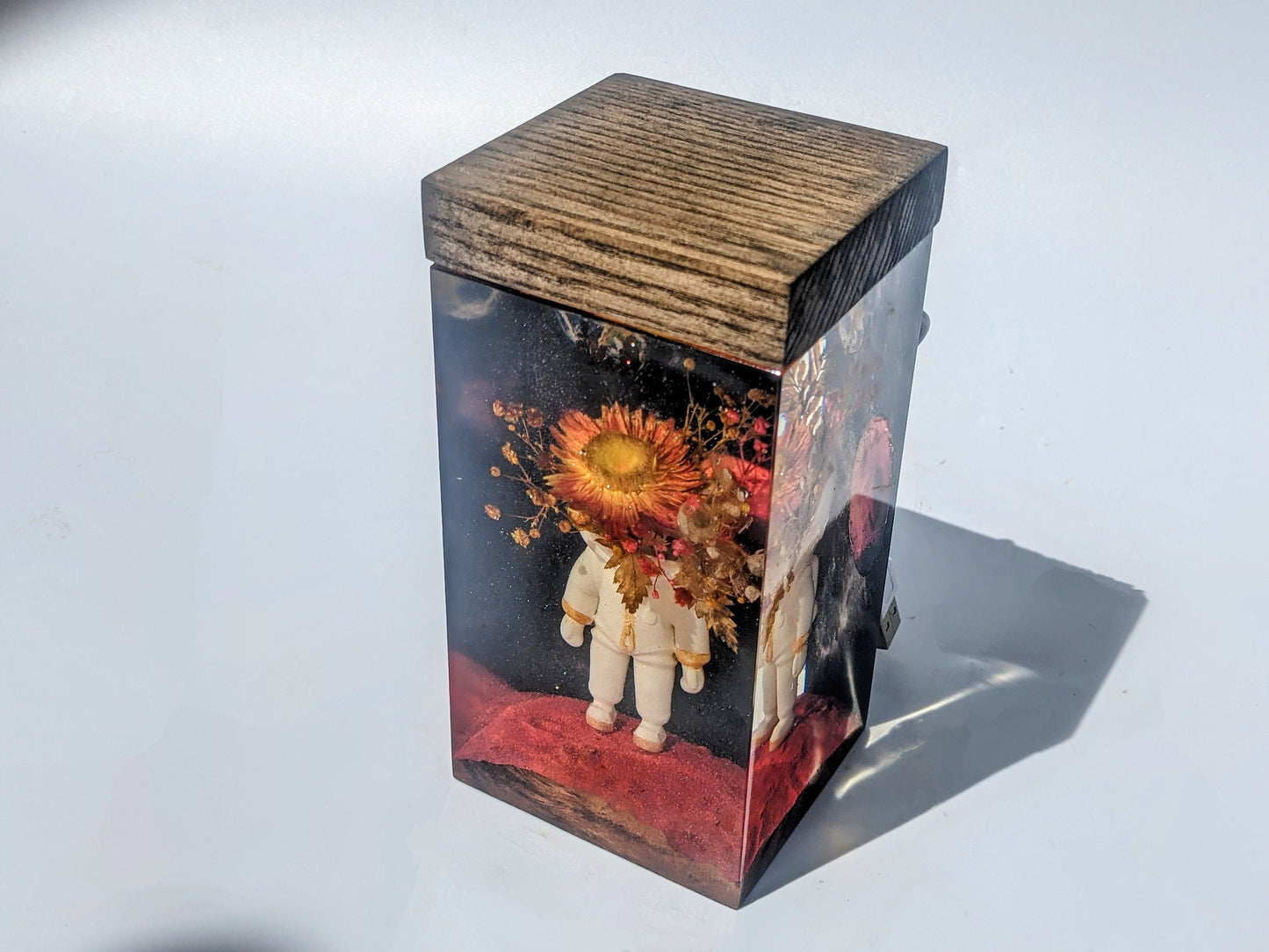 Astronout Resin Lamp