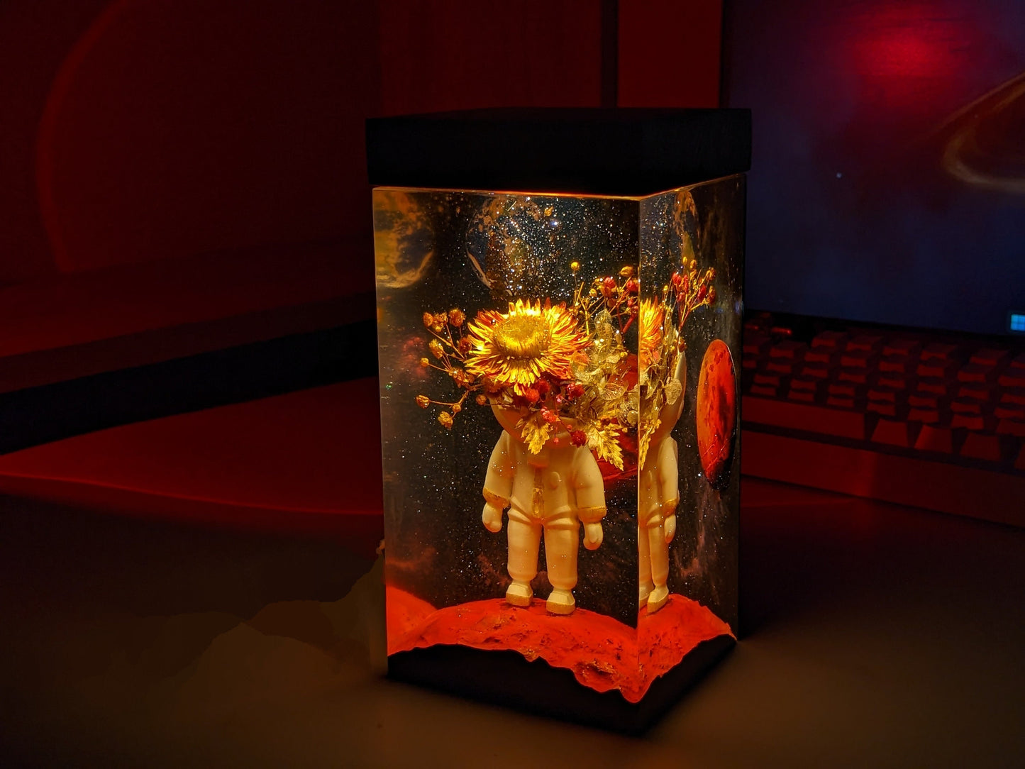 Astronout Resin Lamp
