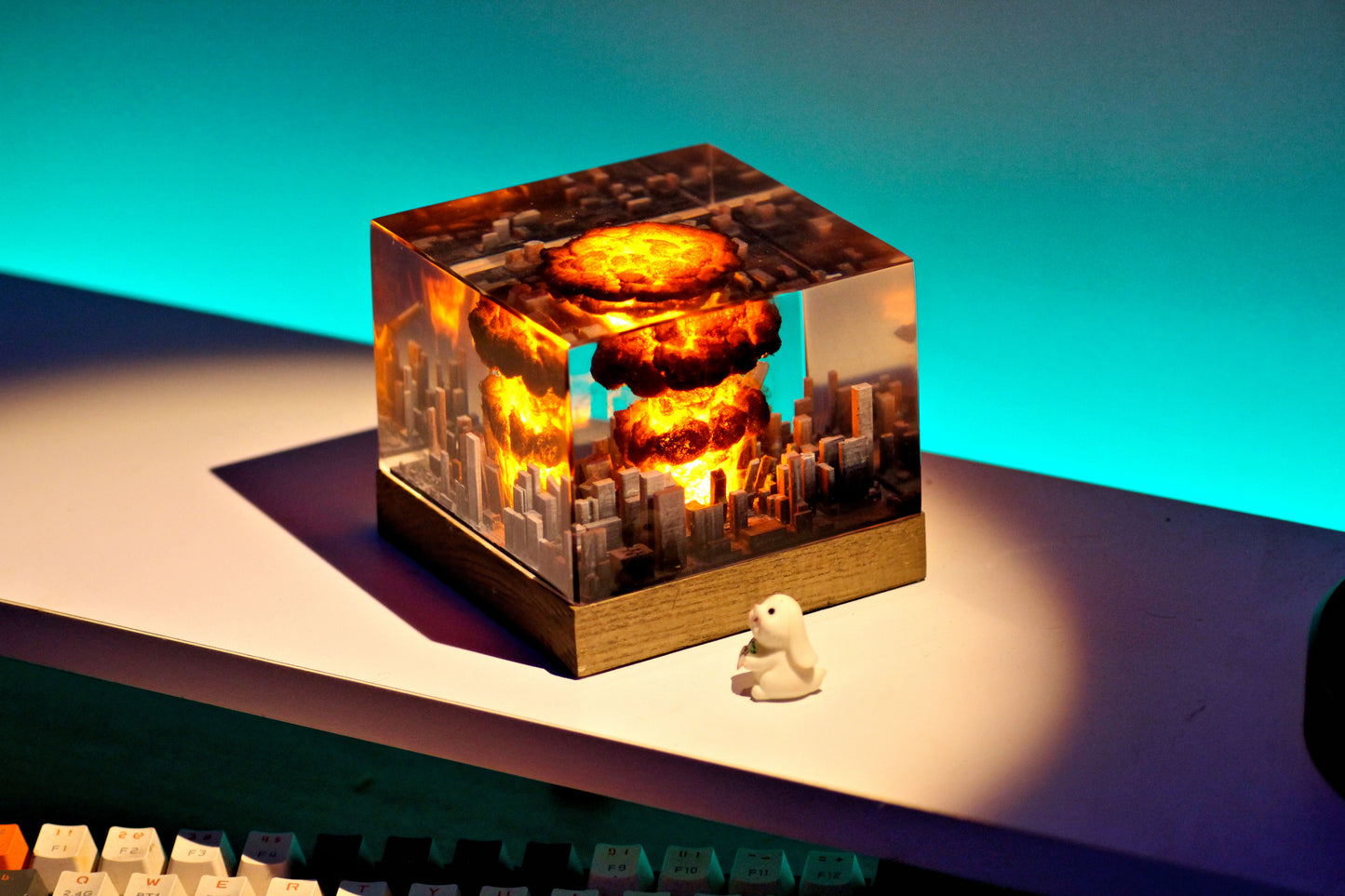 Atomic bomb resin lamp