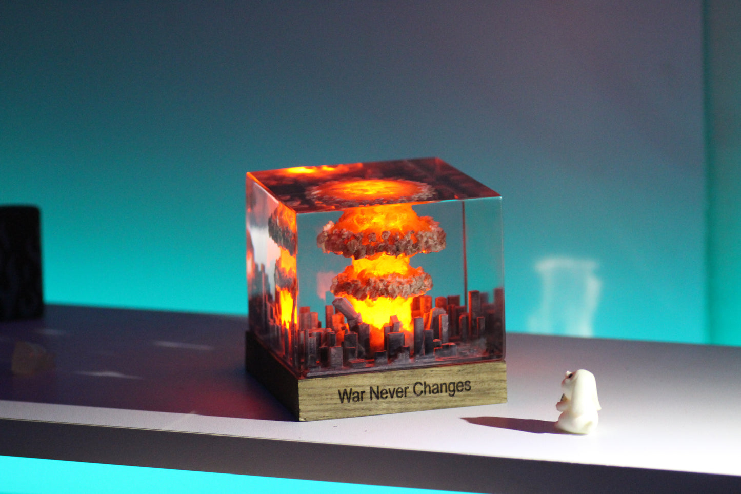 Atomic bomb resin lamp