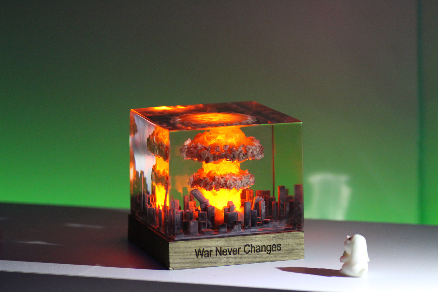 Atomic bomb resin lamp