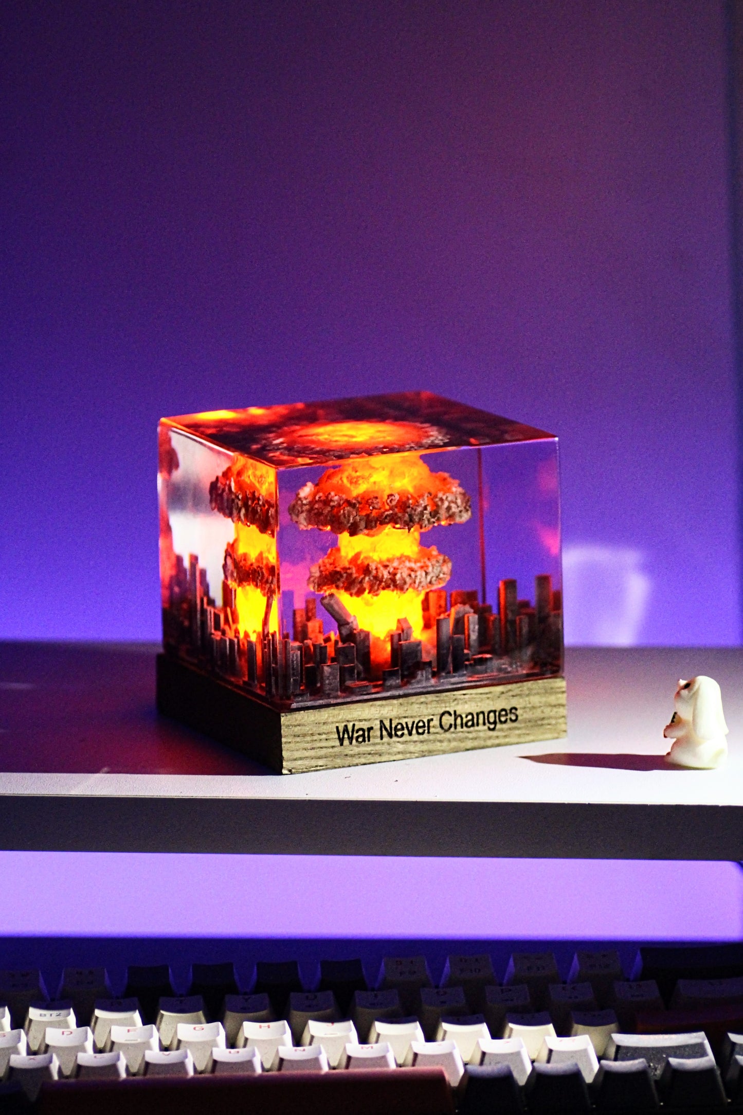 Atomic bomb resin lamp