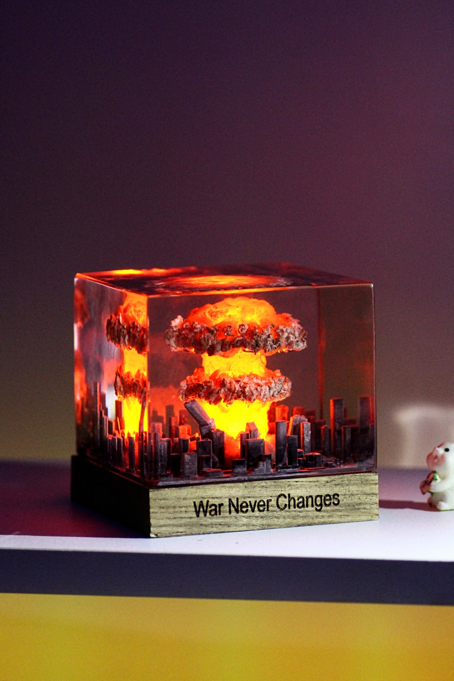 Atomic bomb resin lamp