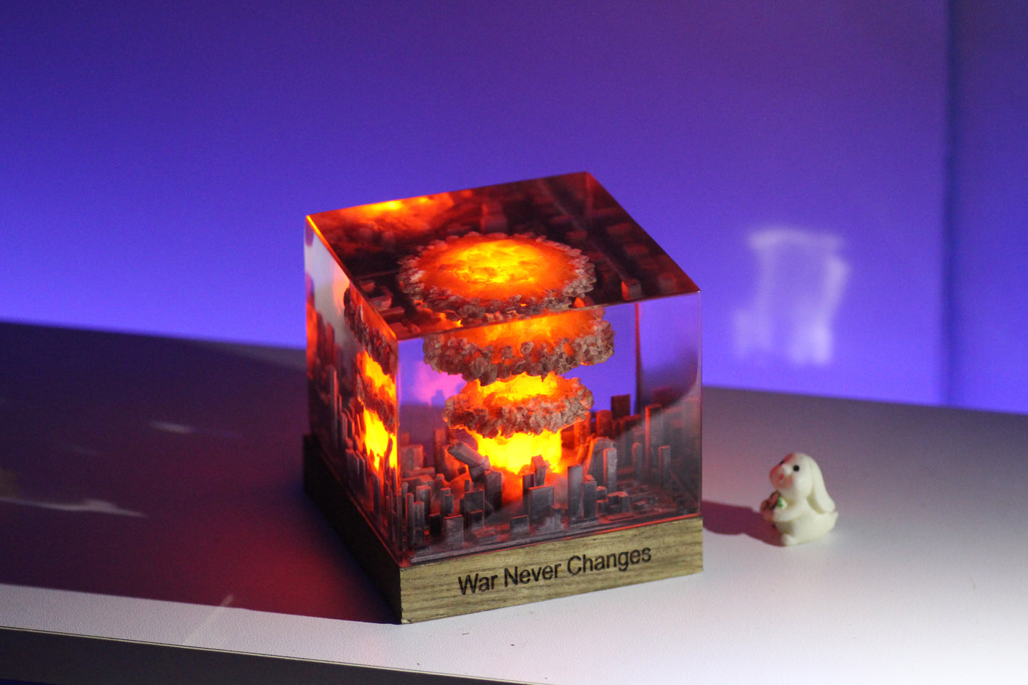 Atomic bomb resin lamp