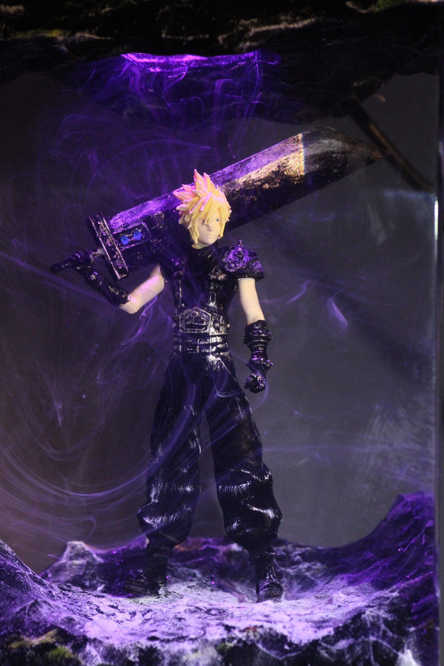 Custom Cloud Strife lamp