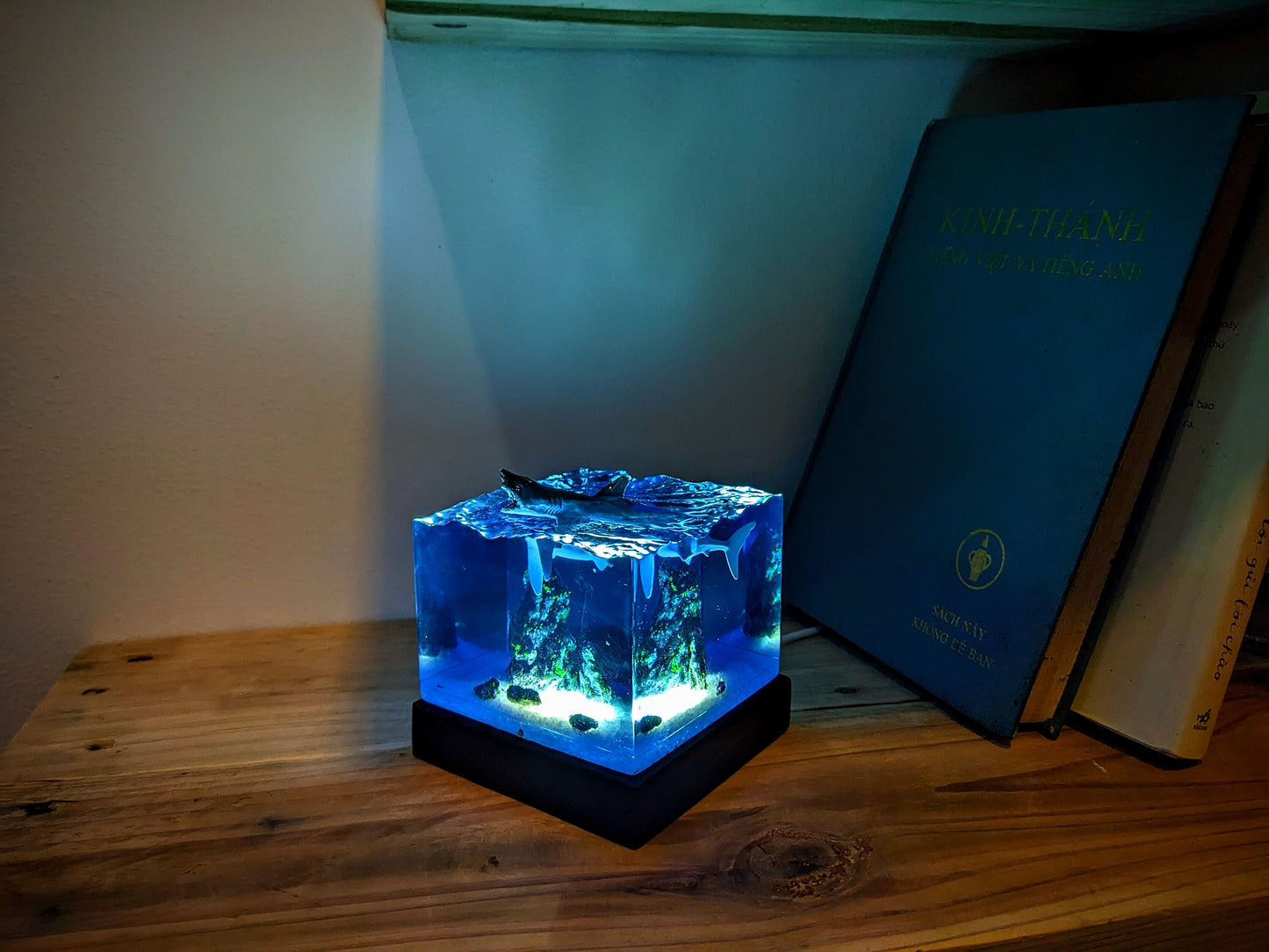 SHARK RESIN LAMP