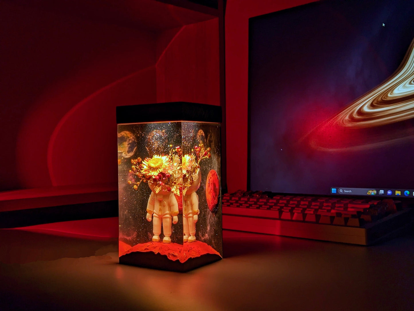 Astronout Resin Lamp