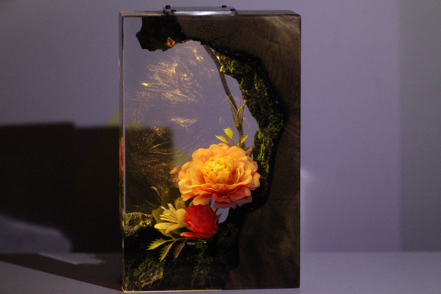 Flower resin lamp