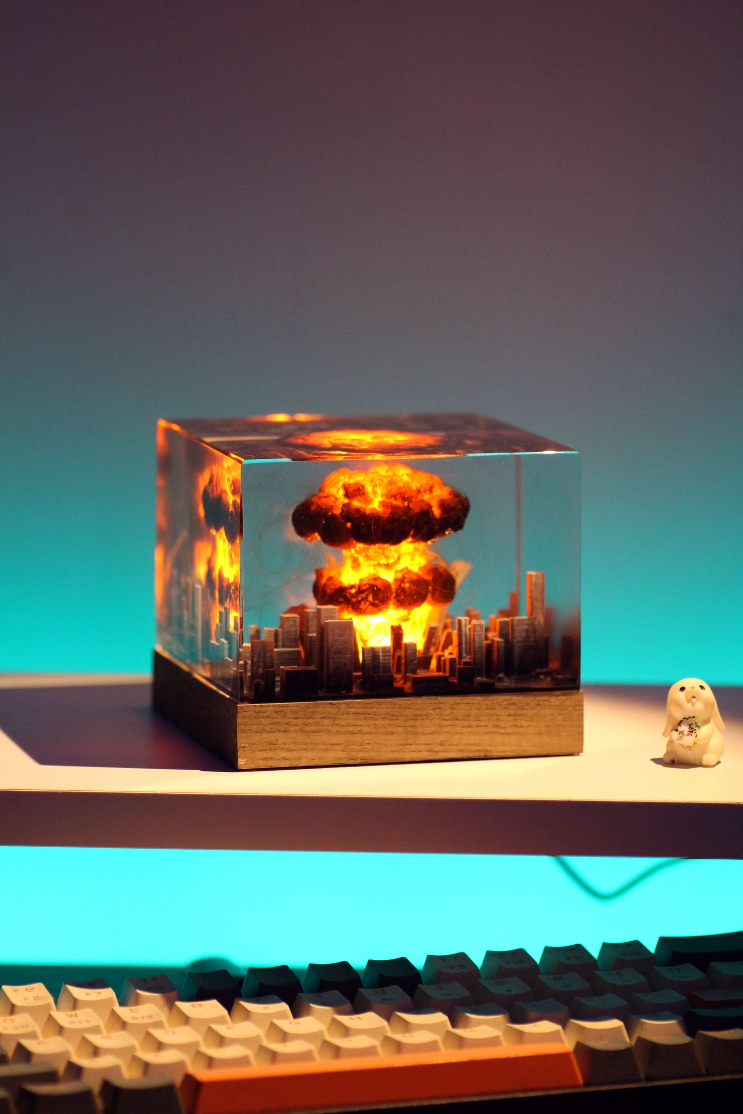 Atomic bomb resin lamp